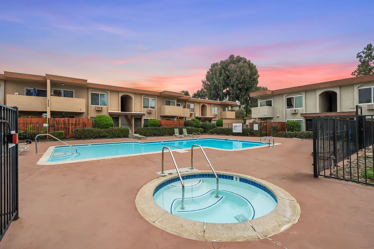 Dive into the pool or unwind in the hot tub _ the choice is yours - 9504 Carroll Canyon Rd #204