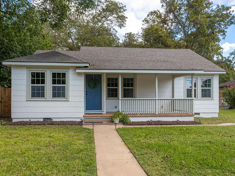 1517 Live Oak St — Photo 1