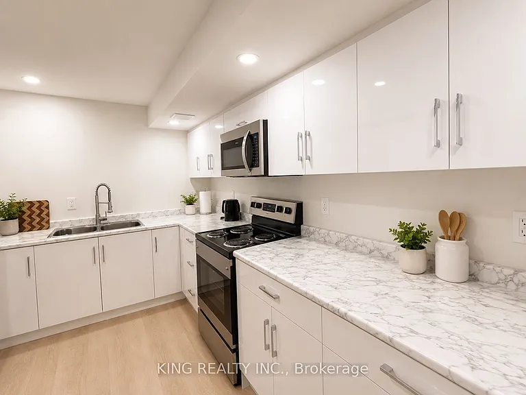 349 Grovehill Cres #LOWER — Photo 4