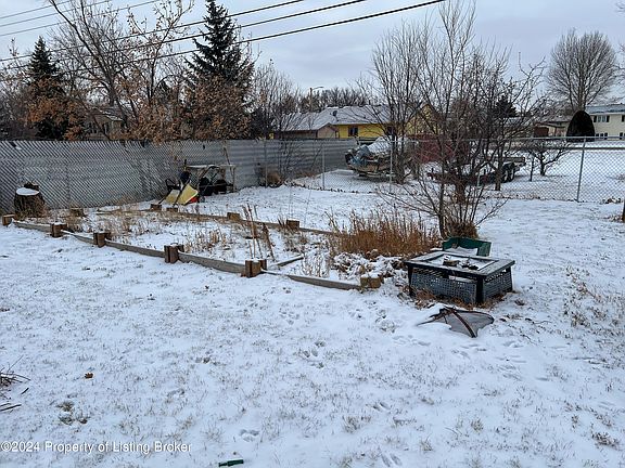 4th image of 632 1st Ave SW