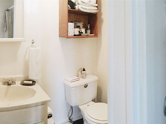 5th image of 2103 N Elm St APT A