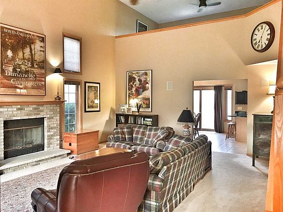 3rd image of 5080 Park Valley Dr