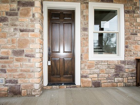 Gorgeous stone detail