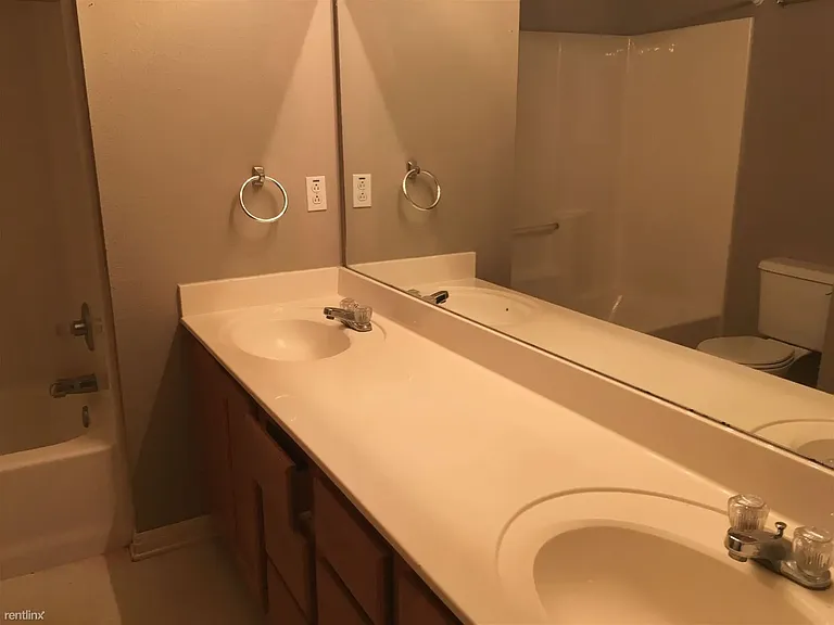 1742 Rock Hollow Loop — Photo 6