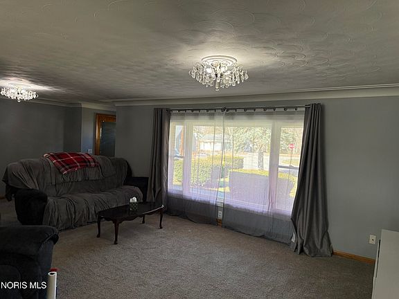 4th image of 921 Lincoln Dr