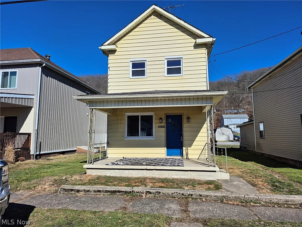 1002 2nd Ave photo 1