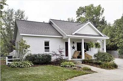 1st image of 2246 Edgewater Dr NE