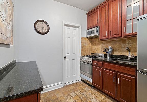 3rd image of 215 E 88th St APT 2A