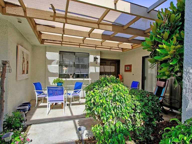 15 Marbella Dr #15 — Photo 2