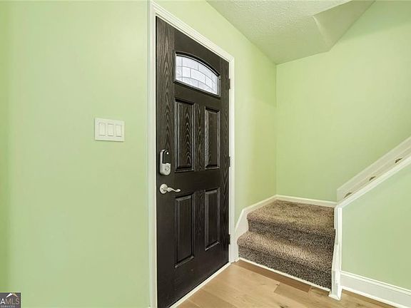 5th image of 235 Barrington Dr E
