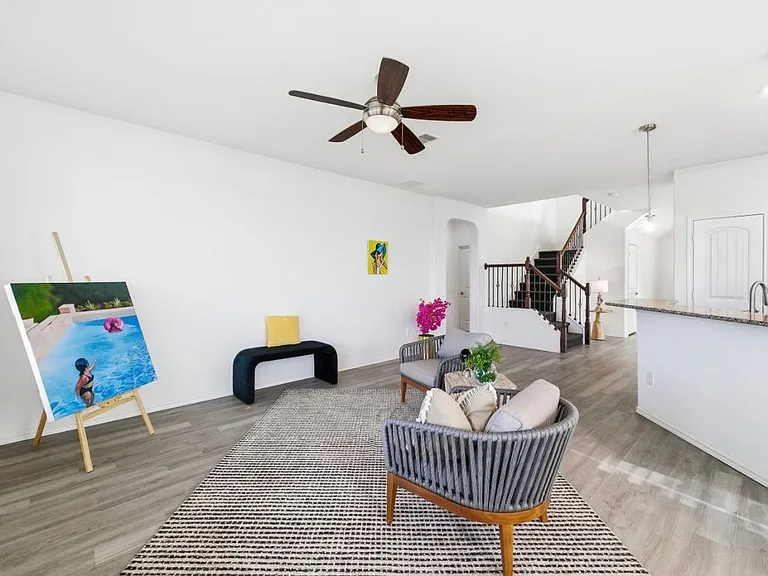 112 W Point Way — Photo 1