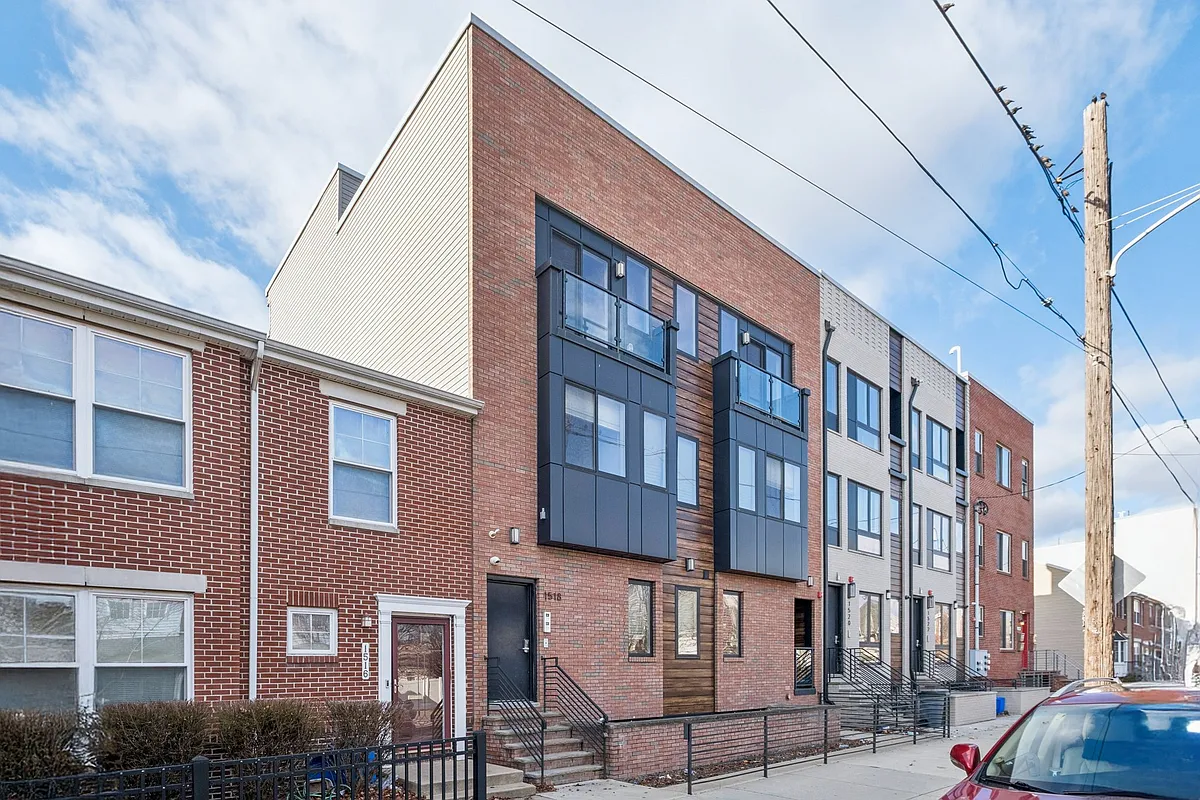 Building Photo - 1518 N 8th St #7