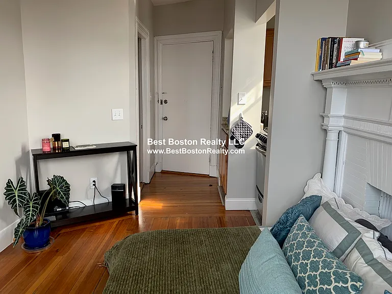 48 John F Kennedy St #20 — Photo 2