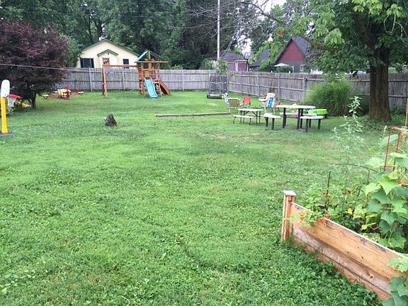 3rd image of 516 2nd Ave NE