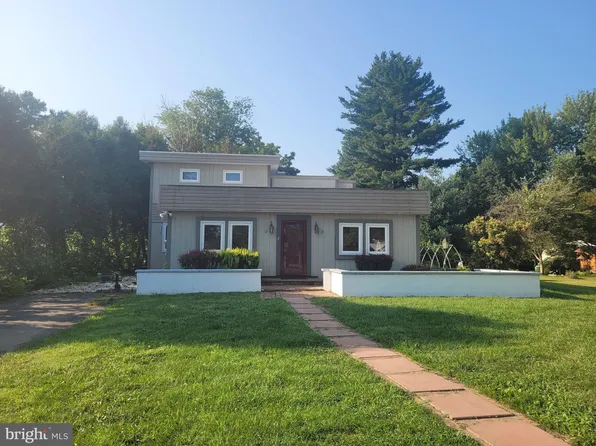 911 Nixon Dr, Mechanicsburg, PA 17055