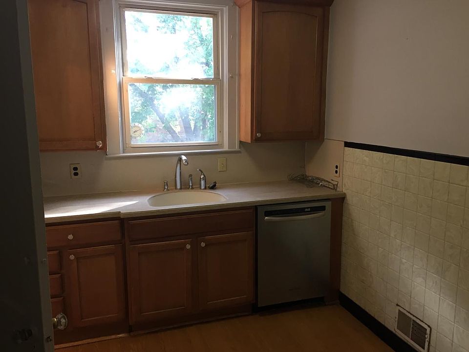 2nd image of 16165 Ardmore St
