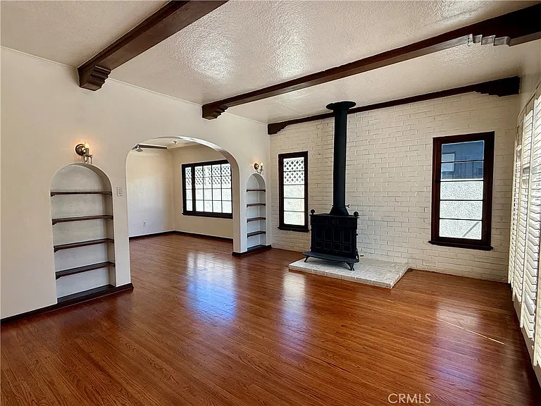 1117 Bennett Ave — Photo 4