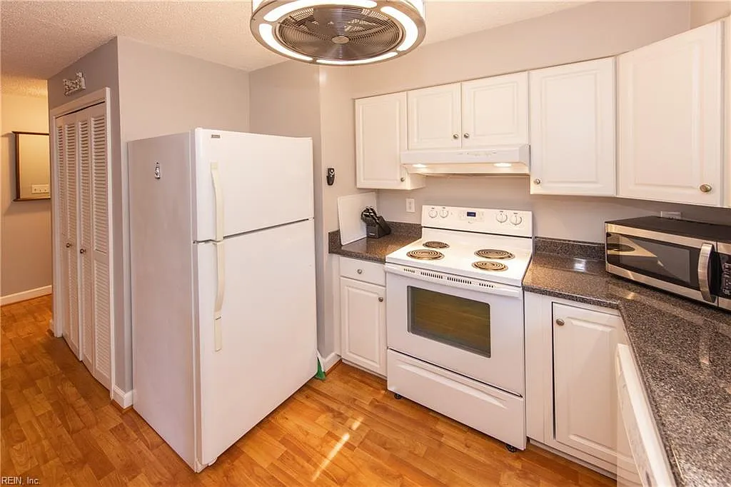 1 bed, 776 sqft, $1,800 — Photo 2