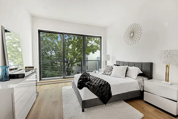 Sold by Bold New York | media 16