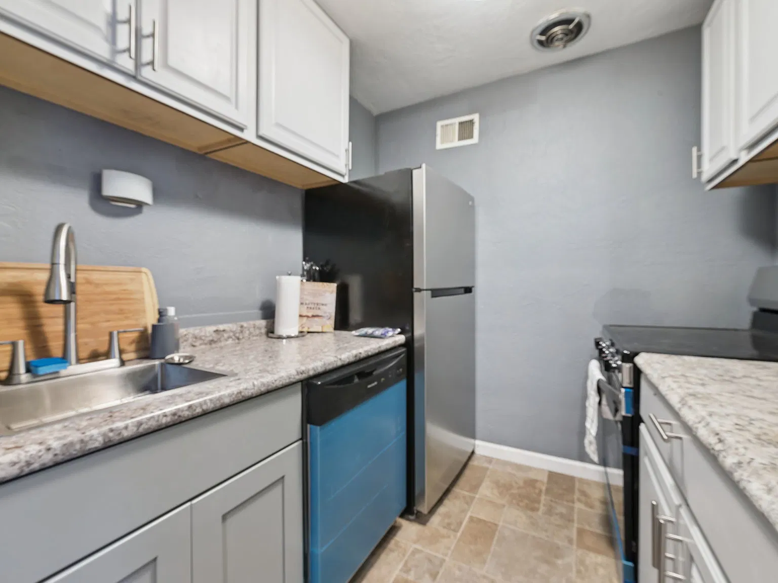 2 bed, 800 sqft, $2,195 — Photo 2