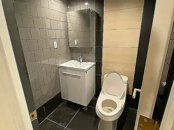 221 Clarkson Avenue image 12 of 12