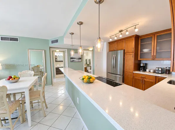 2851 NE 183rd St, Aventura, FL