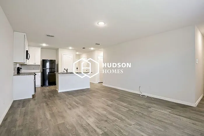 3 bed, 2.0 bath, 1028 sqft, $1,425 — Photo 4