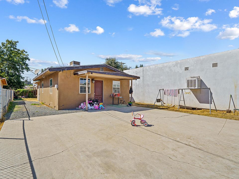 2nd image of 495 N Division Street
