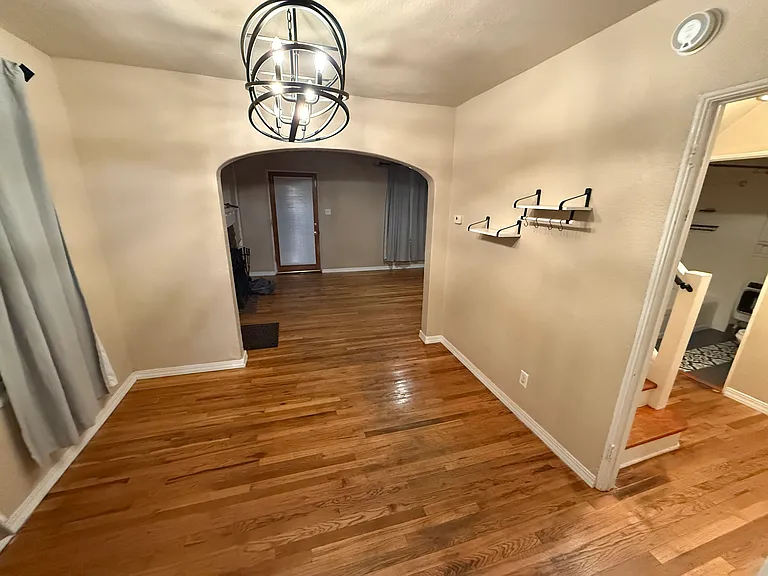700 E Crosby Ave — Photo 3