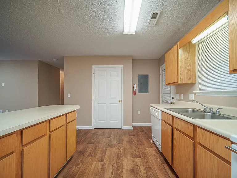 710 Midway St NW — Photo 8