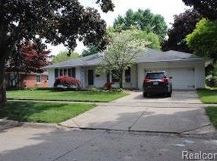 187 Ridgemont Rd, Grosse Pointe Farms, MI 48236