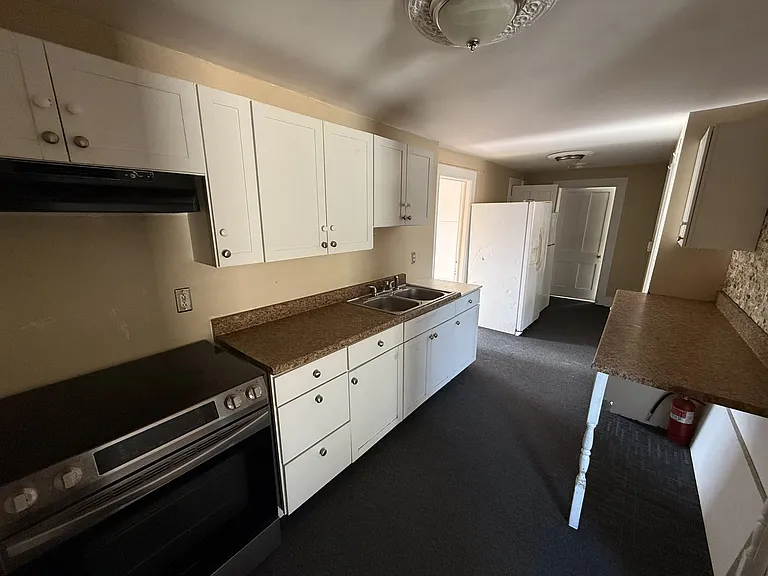 526 W Seneca St — Photo 6