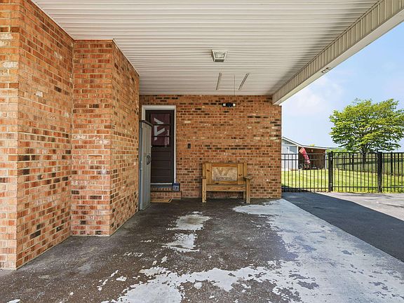 5th image of 225 Gibson Dr