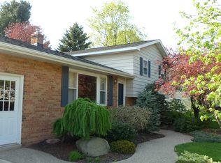7279 Magnolia Dr, Jenison, MI 49428