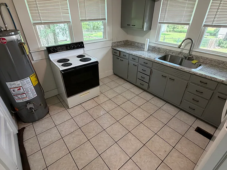 1317 Katherine St NW — Photo 8