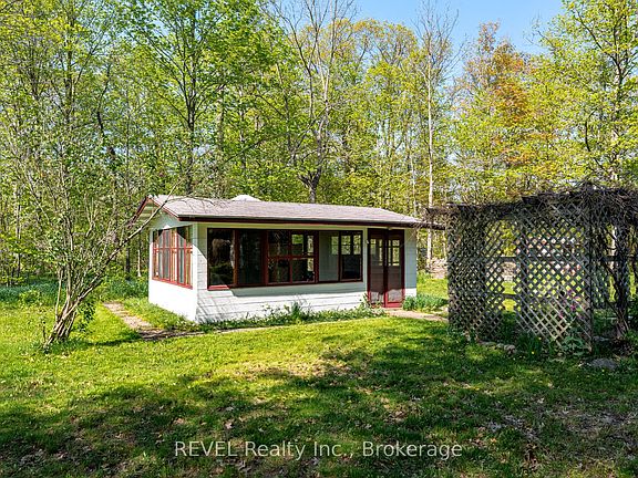 5th image of 3052 Maple Ave