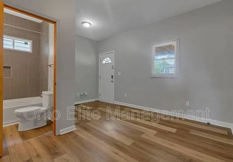 2023 Sullivant Ave — Photo 17