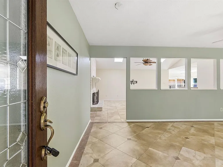 3807 Glenwood Springs Dr — Photo 4