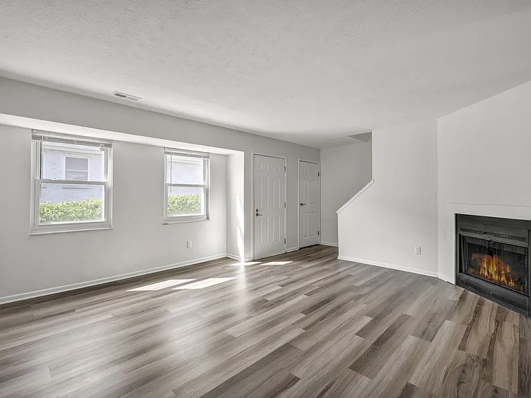 Gold Townhome w/ Wood burning fireplace