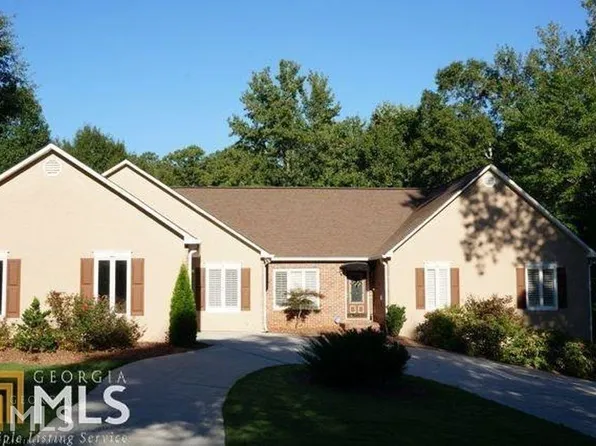 2145 Castle Lake Dr, Tyrone, GA 30290