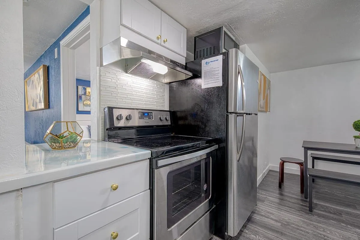 1 bed, 900 sqft, $1,400 — Photo 3