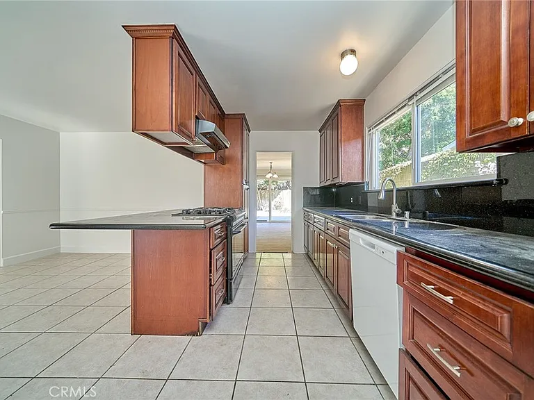 27916 Alvarez Dr — Photo 12