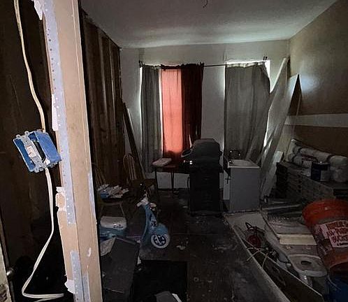 2nd image of 3048 Clifford St