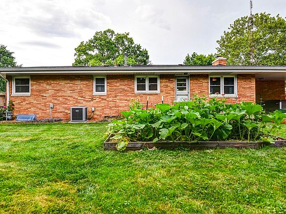 4th image of 2130 Barberry Dr
