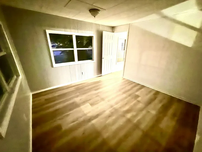 Green Oaks Manor — Photo 8