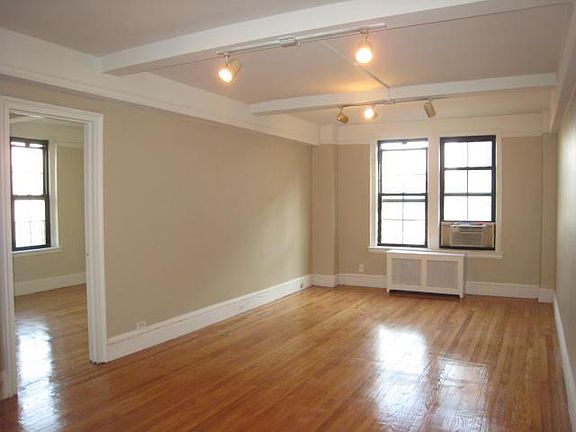 2nd image of 50 W 72nd St APT 904