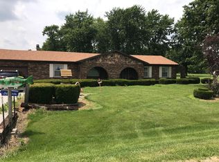 208 S Cableline Rd, Papineau, IL 60956