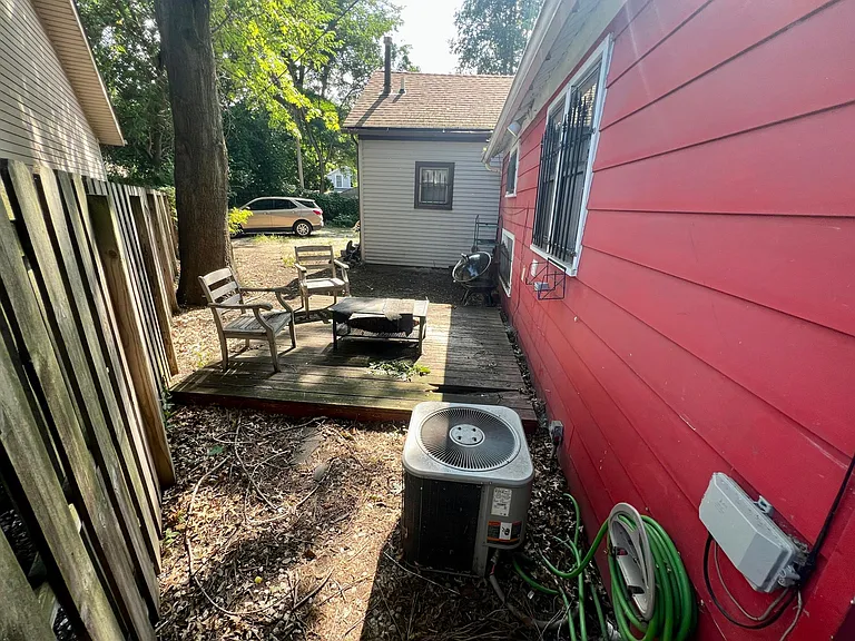 1881 W 33rd Pl — Photo 8