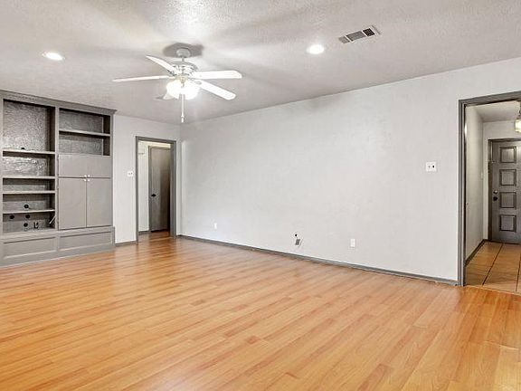 4th image of 3701 Oak Hill Dr