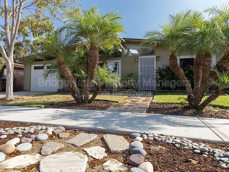 132 Riviera Dr — Photo 1